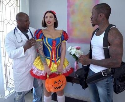 Blancanieves estaba desesperada por recibir una dura follada